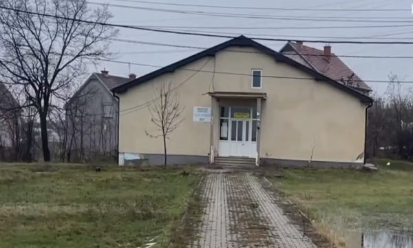 Bie numri i nxënësve, tetë shkolla në Ferizaj rrezikojnë të mbyllen