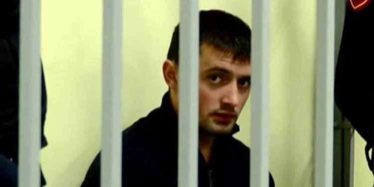 I dënuari me burgim të përjetshëm qëllon me armë gardianët në Peqin, merr peng punonjësit