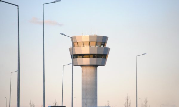 Fluks i madh i udhëtarëve në Aeroportin e Prishtinës, Gara: Të premten janë realizuar 93 fluturime