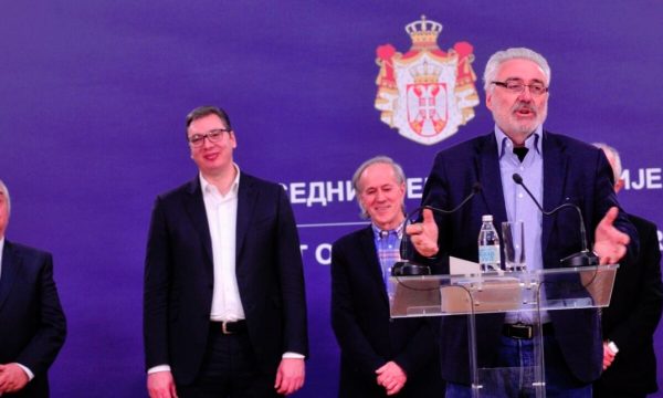 Si arriti adhuruesi i teorive konspirative vetë i 13-ti, të futet në Kuvendin e Serbisë