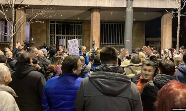 Protestë e re në Serbi lidhur me pretendimet për mashtrime zgjedhore