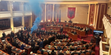 Kuvendi i Shqipërisë ia heq imunitetin Sali Berishës, hapet rruga për arrestimin e tij