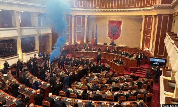 Kuvendi i Shqipërisë ia heq imunitetin Sali Berishës, hapet rruga për arrestimin e tij
