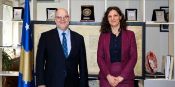 Hovenier takon ministren Rizvanolli: ShBA-të mbështesin tranzicionin energjetik të Kosovës