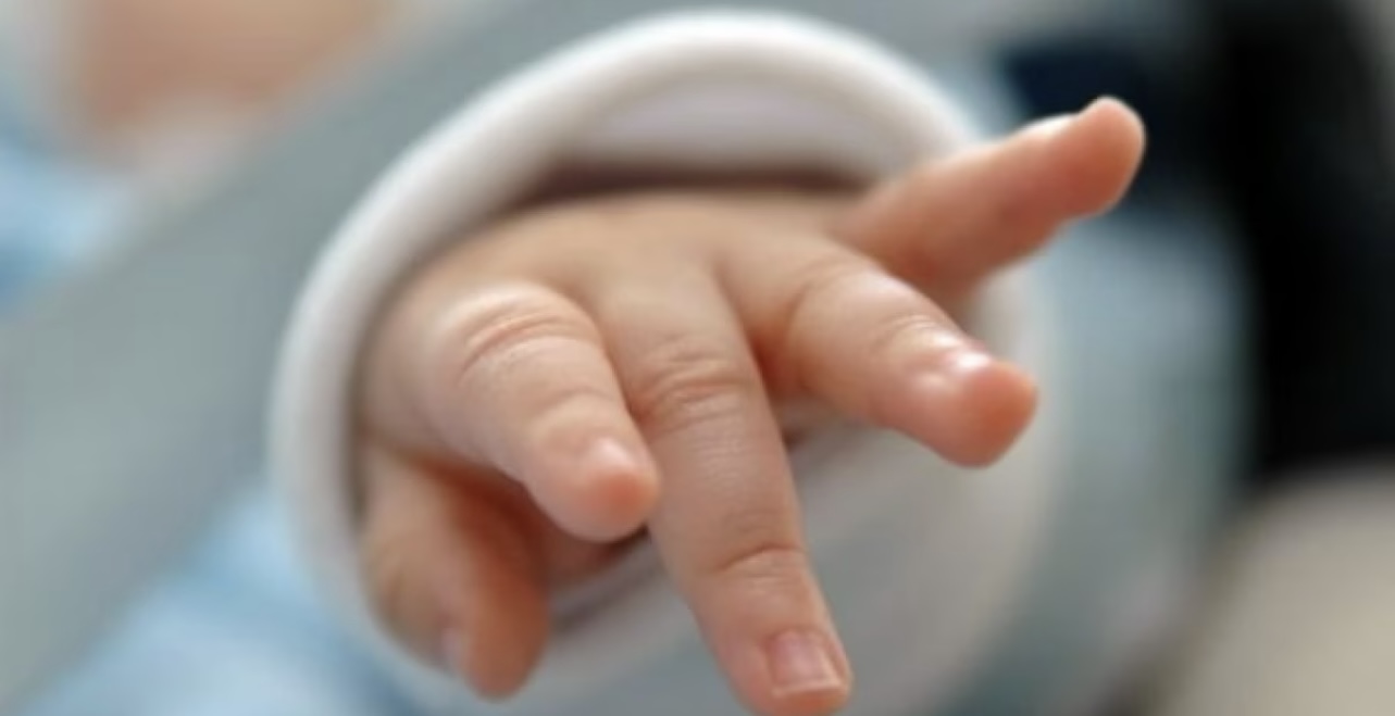 Vdes një foshnjë në gjinekologji, drejtori jep detaje për rastin