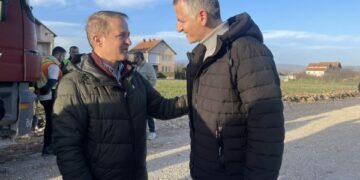 Idrizi e Durmishi inspektojnë punimet në rrugën Pestovë-Druar, thonë që përfundon sivjet