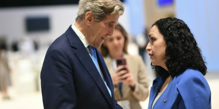 Presidentja Osmani takohet me ish-sekretarin amerikan, e njofton për sigurinë në Kosovë!