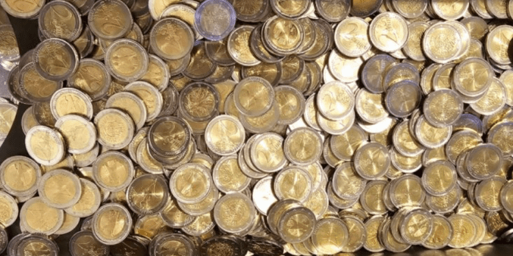 Në Vushtrri po “lulëzojnë” parat e falsifikuara, policia konfiskon sasi të madhe të monedhës 2 euro
