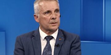 Rohde: Nëse dialogu ecën në drejtim të duhur, pesëshja e BE-së do ta njohë Kosovën