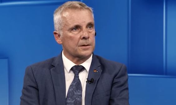 Rohde: Nëse dialogu ecën në drejtim të duhur, pesëshja e BE-së do ta njohë Kosovën