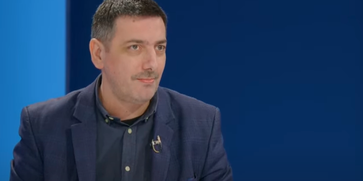 Dënohen me nga dy vjet burgim tre të akuzuarit për sulmin ndaj gazetarit Valon Syla
