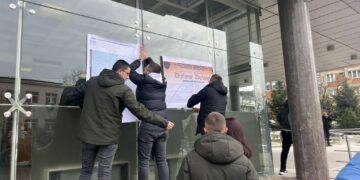 Dështimi në PISA- Organizata studentore ngjet diplomën e Nagavcit në objektin e MASHTI’t