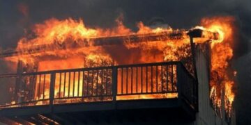 Zjarr në një banesë, vdes një 80-vjeçar