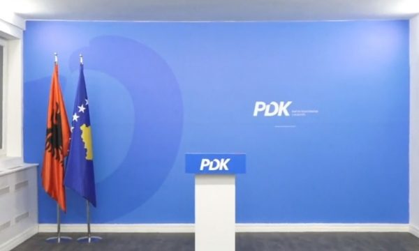 PDK: Qeverisë i konvenon ikja e të rinjve, zhgënjimi do të kthehej në protesta e revoltë sociale