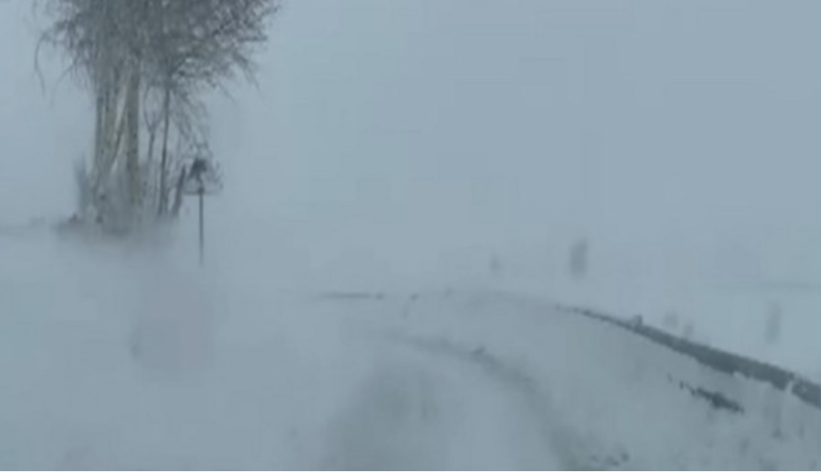 Stuhi të forta bore, në zonat e thella të Kukësit situata është kritike