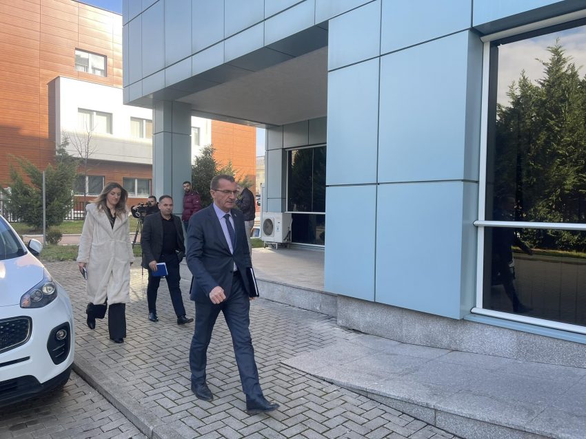 Sindikata e policisë i shkon në një takim Sveçlës, i dorëzojnë 14 kërkesa