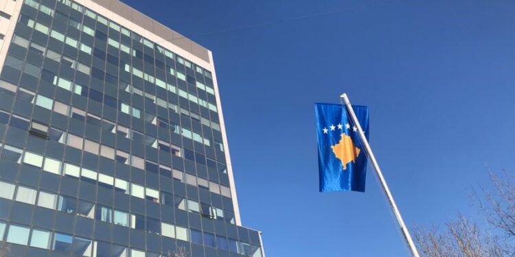 Ministria e Financave ‘dorë lirë’ me para të shtetit, 3 650 euro pagë mujore për një ekspert