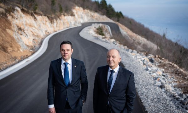 Abdixhiku e kalon ditën në Pejë: Kur një komunë e një kryetar punon sa një Qeveri