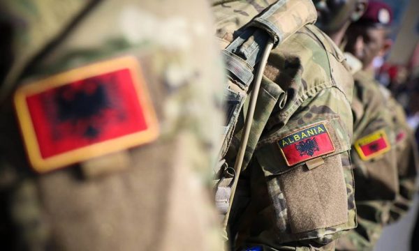 Shqipëria po e forcon ushtrinë, shkak edhe situata në veriun e Kosovës