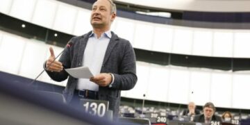 Vëzhguesi i PE-së i tronditur: Askund nuk e kam parë atë që pashë në zgjedhjet në Serbi