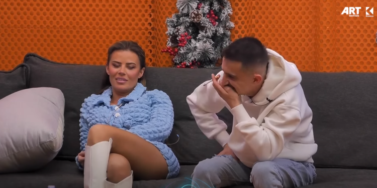 Santiana: Nuk shoh mirë pa syza – Ganiu: Me pas pa mirë se kishe shok Bucin