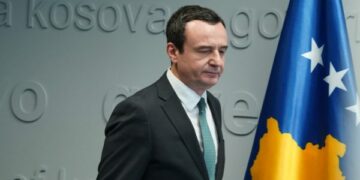 Përplasen që s’ka aktakuzë ndaj Radojçiq, Kurti ia kthen Isufajt: S’duhet me kry as fakultetin juridik….