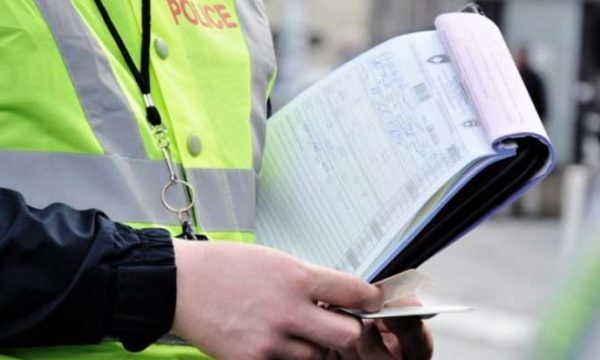Brenda 24-orëve policia konfiskon 91 patentë shoferë