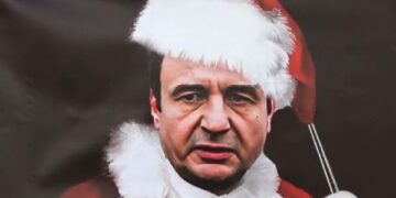 Aktivistë të PDK-së, shpalosin “dhuratat e Albin Kurtit si babadimër”