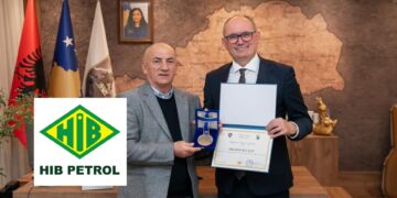Kryetari Aliu i ndan dekoratën “Nderi i Qytetit” Ibrahim Bucaliut, pronarit të HIB-it