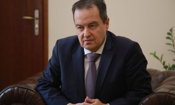 Daçiq e përfshin Kurtin në krejt kaosin e protestave që po mbahen në Serbi kundër rezultateve të zgjedhjeve