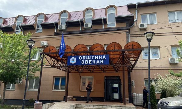 Pse u hodh poshtë nga Kryesuesja kërkesa e grupit inicues për shkarkimin e Kryetarit të Zveçanit
