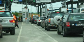 Policia e Kosovës arreston mërgimtarin pasi i ofroi ryshfet 50 euro policit që gruaja e tij të kalonte kufirin me pasaportë të skaduar