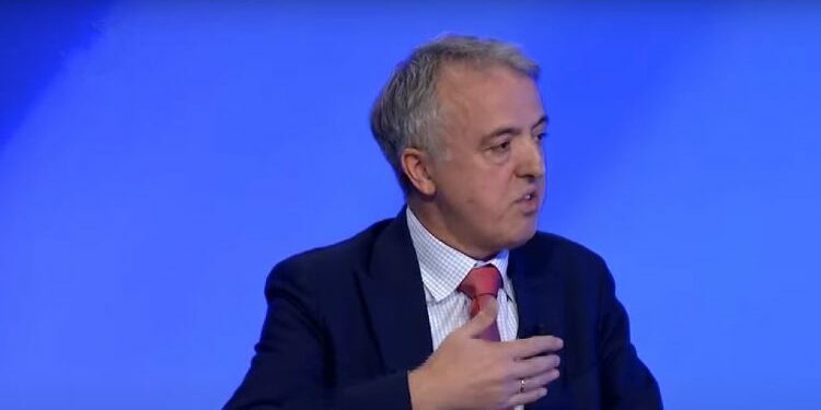“Pasi e degraduan shtetin, tash po e zhvasin buxhetin”, Hamiti reagon pasi Gërvalla ndau 10 mijë euro për kryetarin e ‘Guxo’ në Gjermani