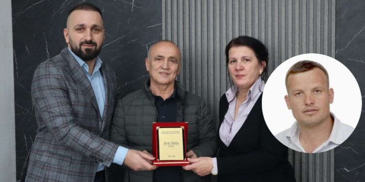 Gazetari Avni Deliu fiton çmimin “Blerim Zhabari” për gazetari të karrierës