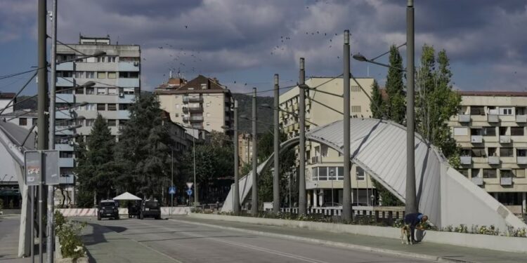 Policia merr një parcelë që përdorej nga institucionet serbe në Mitrovicë të Veriut