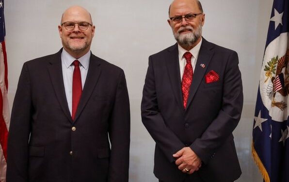 Hovenier takohet me ambasadorin e ri shqiptar: Mirëseardhje të ngrohtë në Kosovë