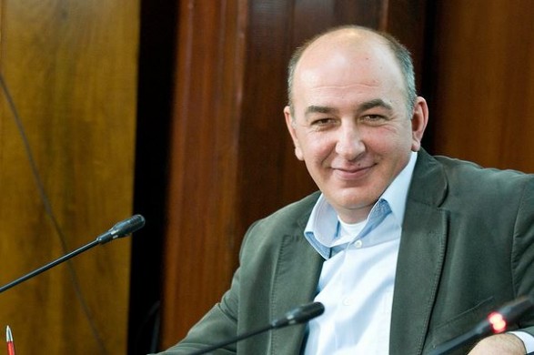 Zekolli: Hill po e ndihmon Vuçiqin të zbusë pakënaqësinë në rritje në Serbi, sidomos pas sulmit në Banjskë
