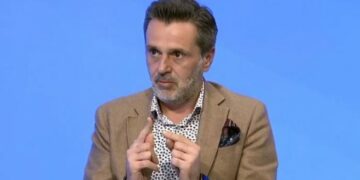 Gashi i ashpër me Kurtin: E ka marrë rolin e Halil Kastratit e Labinot Tahirit duke shpërnda lëmoshë