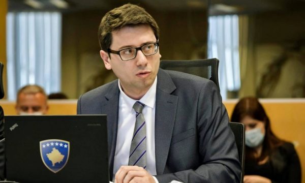 Dalin pagat e dhjetorit për sektorin publik, Murati kërkon që të festohet me produkte vendore