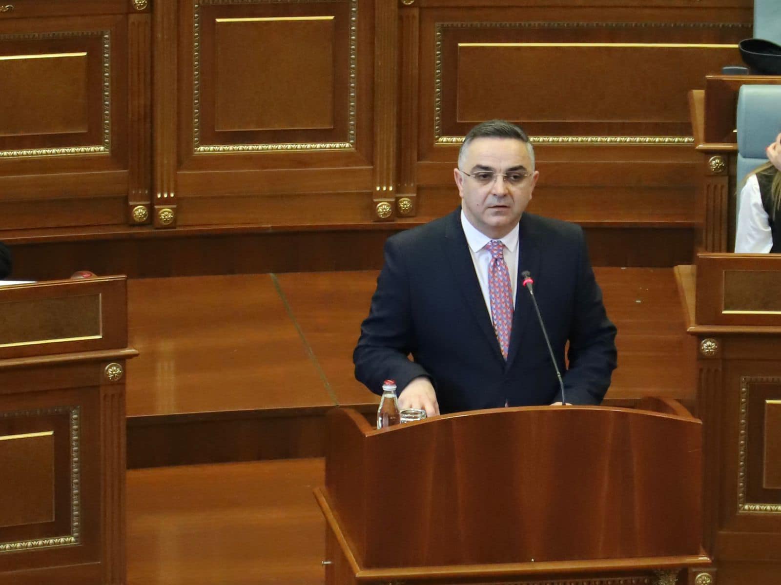 Kushtetuesja rrëzon pjesërisht Ligjin e Pagave, Tahiri (AAK): Ku je nisë, o kryeministër