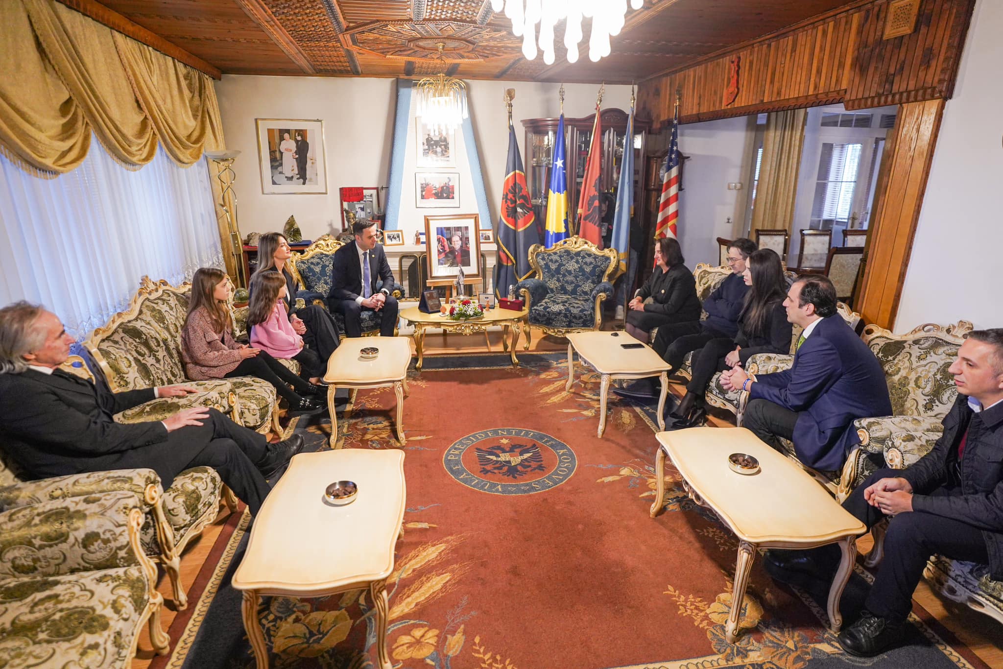 Ditëlindja e Rugovës, Abdixhiku viziton familjen e ish-presidentit: Presidenti ka vetëm ditëlindje
