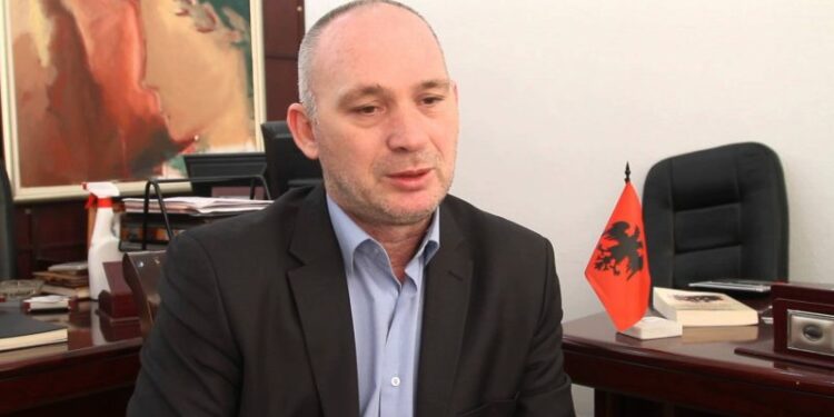 Humolli: Albin Kurti të ndalë luftën special mes Qeverisë dhe Kuvendit të Kosovës