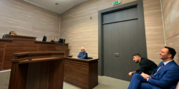 Ndodh edhe kjo: Konjufca harron datën e seancës, shtyhet gjykimi për gazin lotsjellës në Kuvend