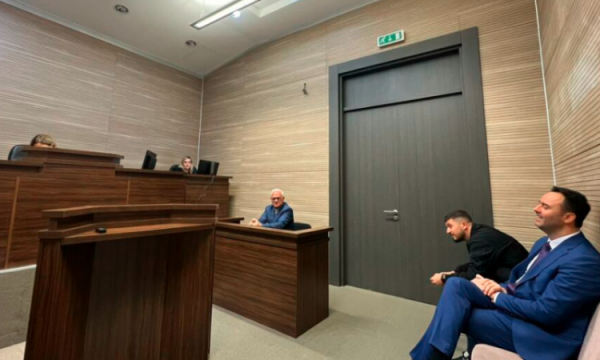 Ndodh edhe kjo: Konjufca harron datën e seancës, shtyhet gjykimi për gazin lotsjellës në Kuvend