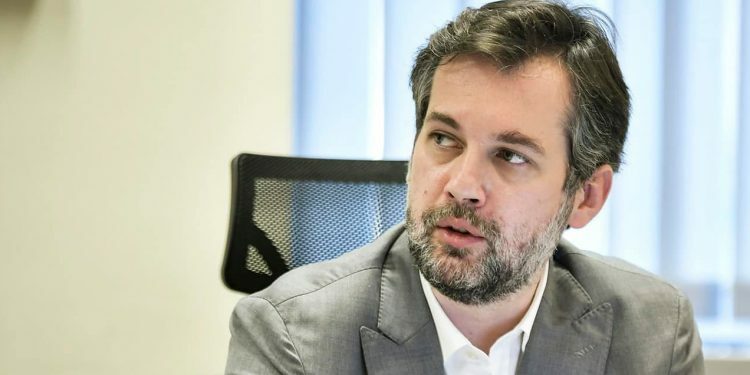 Ministri Çeku: Vitin e ardhshëm caktohet lokacioni dhe nis ndërtimi i stadiumit nacional