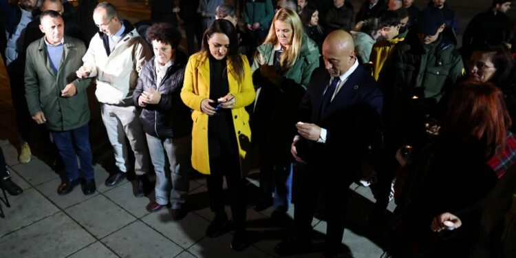 Haradinaj e bashkëshortja e Veselit nderojnë avokatin Andrew Strong