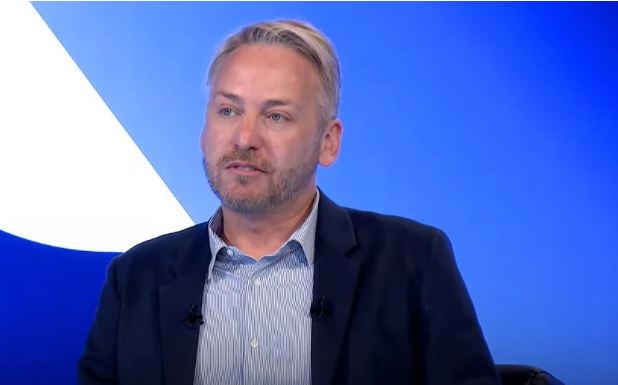 Deda për Kurtin: Tash është duke e mësuar politkën ndërkombëtare