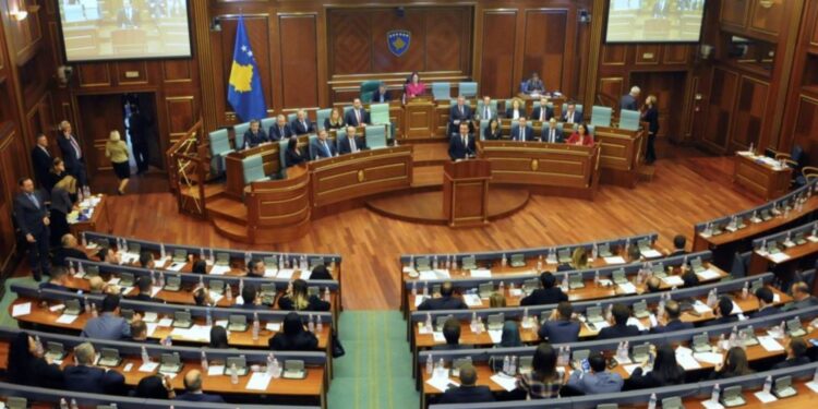 Opozita e quan manipulim me qytetarët paralajmërimin e Qeverisë që drafti i Asociacionit të dërgohet në Kushtetuese