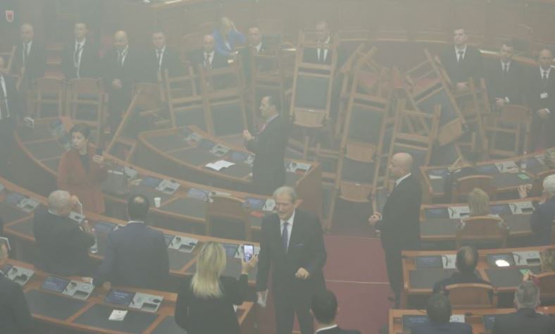 Kaos në Kuvendin e Shqipërisë, PS-ja kërkon përjashtimin e shtatë deputetëve të tjerë të opozitës