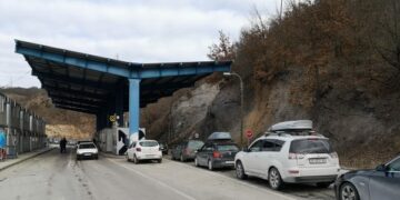 Ardhja e mërgimtarëve, sa po zgjasin pritjet në kufi?